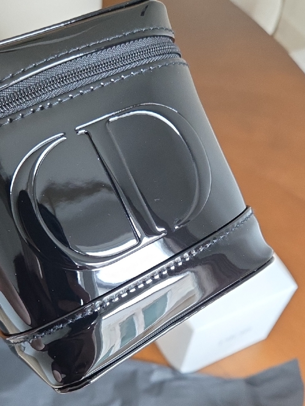 New in box Never Used DIOR VANITY CASE Black Patent Cosmetic Case Embossed CD - Picture 2 of 10